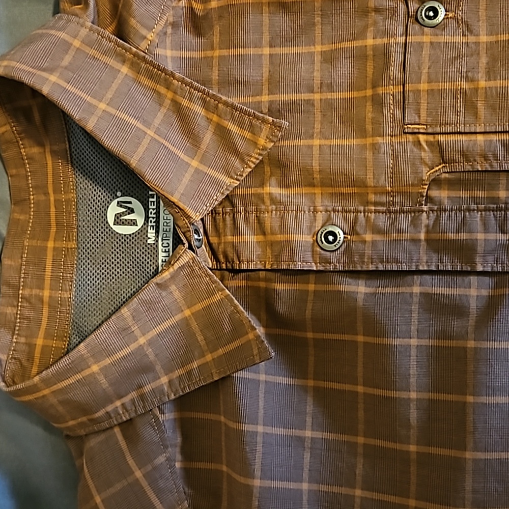 Merrell button shirt - Picture 3 of 4